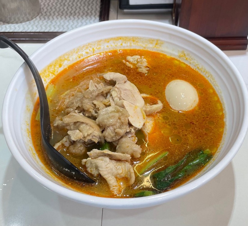 鶏肉と豚肉麻辣湯