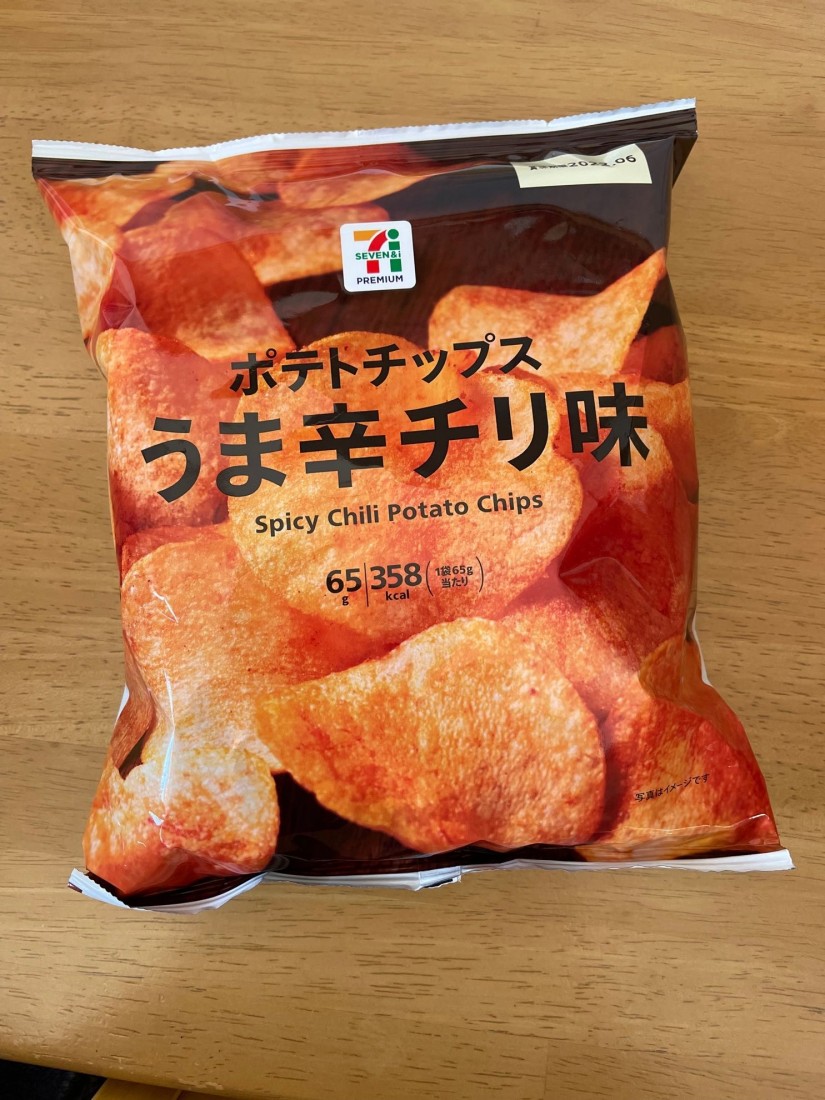 ポテトチップス うま辛チリ味