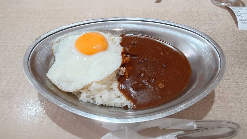ちからカレー+目玉焼き(課金トッピング) 大辛(+20円)