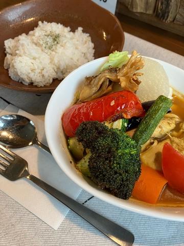 チキンレッグと野菜カレー 15辛