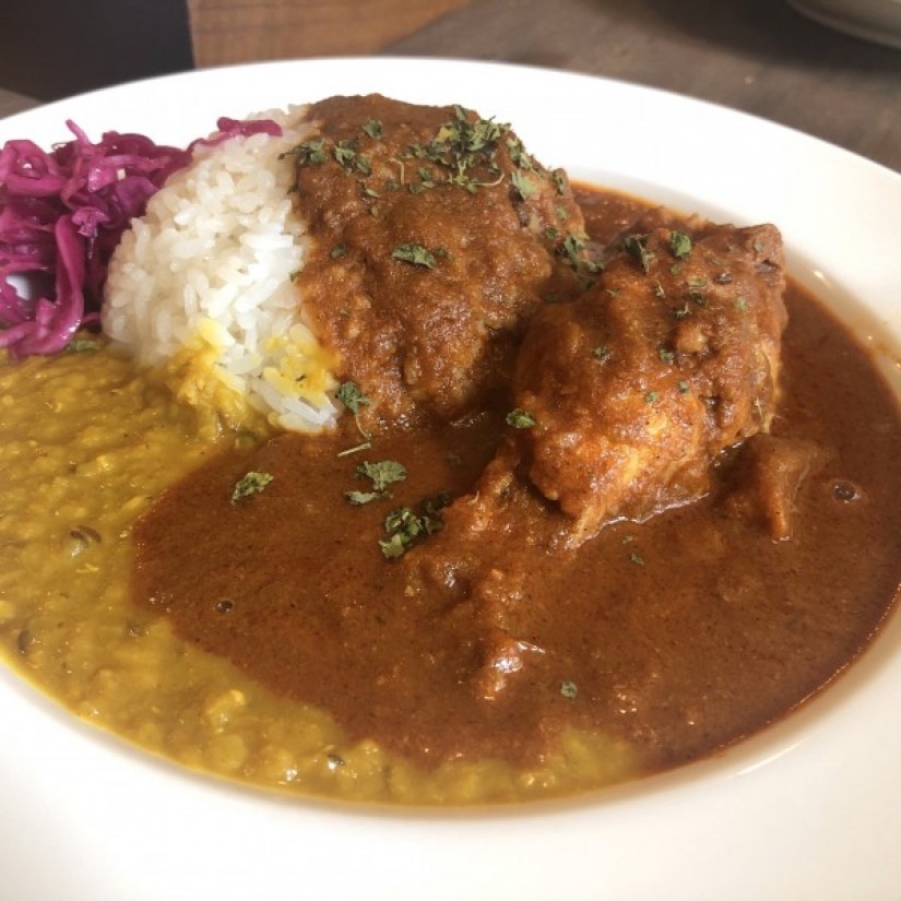 トマトチキンカレーとダルカレー(お豆のカレー)のあいがけ 普通