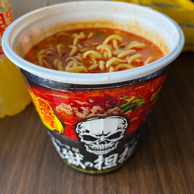 サッポロ一番　地獄の担担麺　天竜本店監修　濃厚激辛担担麺　プロフェッショナル編