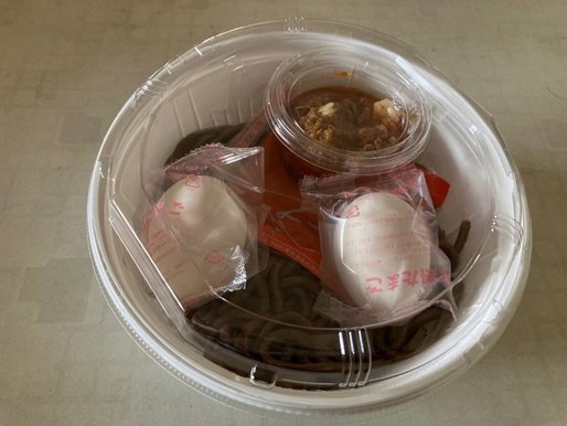 虎ノ門港屋監修冷たいダブル半熟玉子辛すぎラー油そば