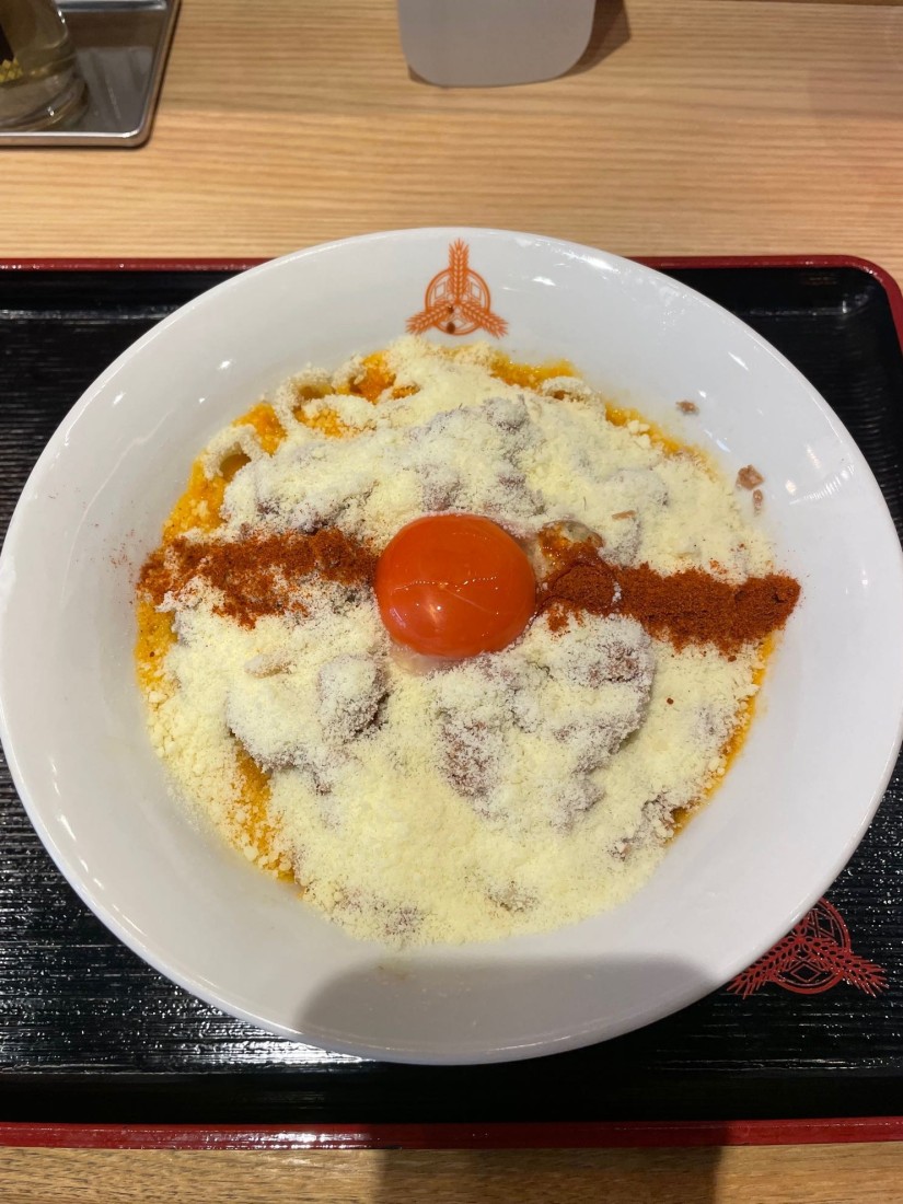 禁断のチーズ油そば 白い灼熱