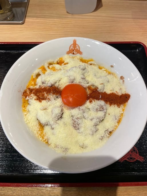 禁断のチーズ油そば 白い灼熱