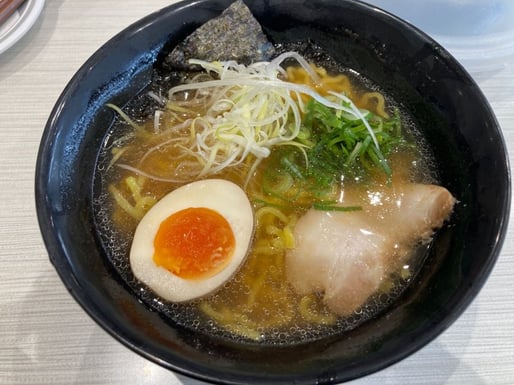 青唐辛子の貝節塩ラーメン 唐辛子4本