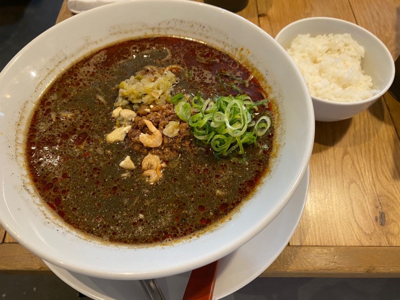 黒胡麻担々麺 5辛