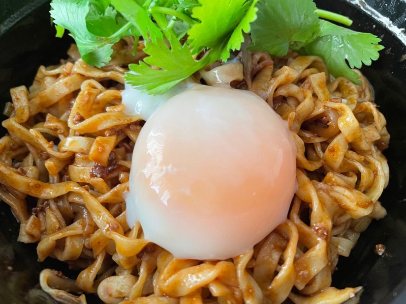 Q極の汁なし坦々麺