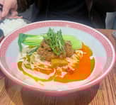 赤と緑の担々麺