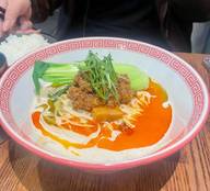 赤と緑の担々麺