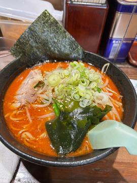 辛味噌ラーメン ちょい辛と表記されてました。確かに、ちょっぴりピリかなぁ、、、味噌味が美味しくて辛さはほとんど感じませんでした。が、麺の太さも好みだったのでまた行きたいです。辛さを追求しているお店さんではないので、美味しくいただきました。
