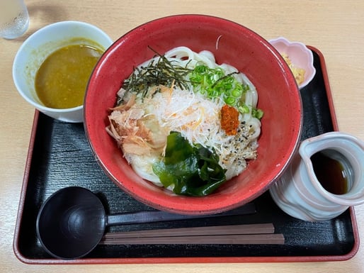 赤カレーぶっかけ（温）1.5玉