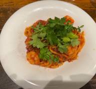 海老とパクチーの辛いトマトソースパスタ