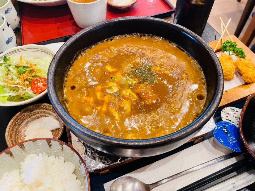 とろとろチーズの石焼かれーうどん