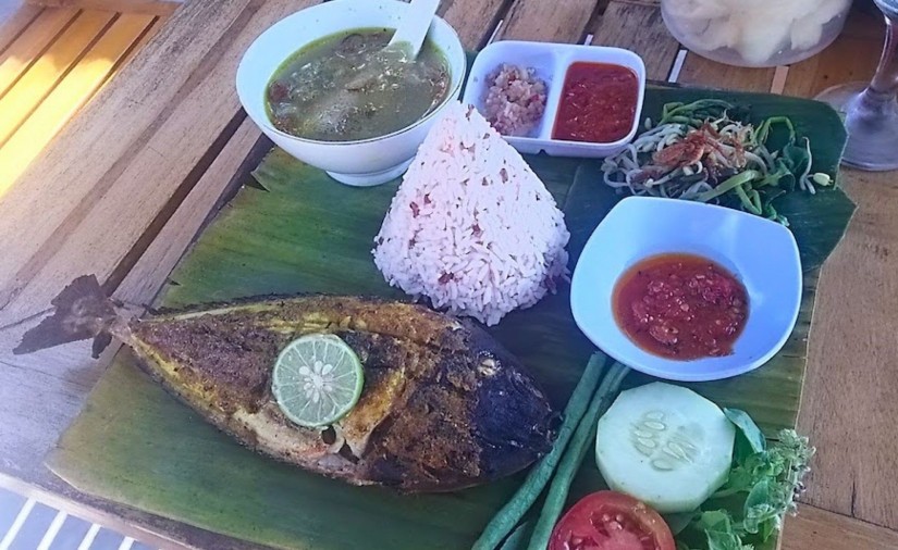 イカンバカール「魚の炭火焼き定食)