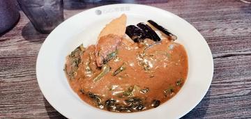 フィッシュフライ、ほうれん草、なすカレー 5辛