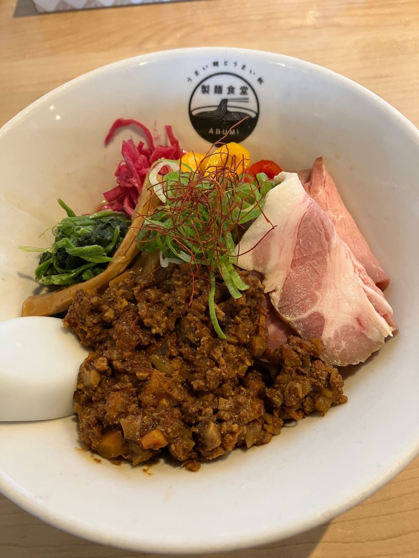 15種類のスパイスを使った カレー混ぜそば しっかりした辛さ