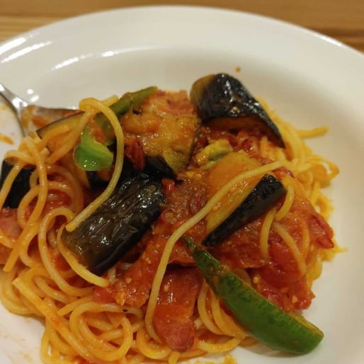 ナスと吊るしベーコンのアラビアータ