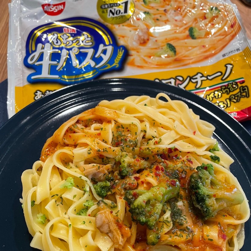 もちっと生パスタ あさりとブロッコリーのペペロンチーノ
