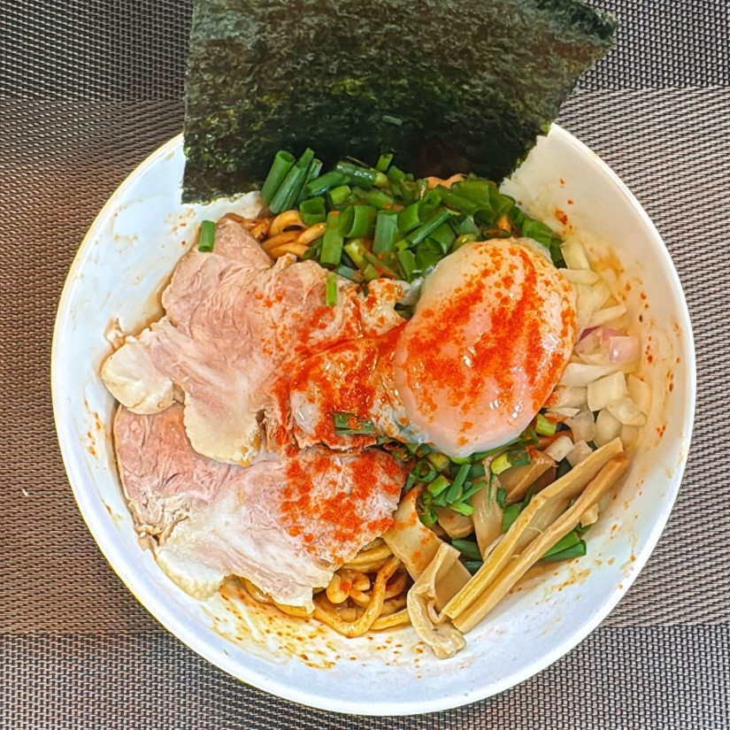 静岡]麺屋 kazu-Gの赤ニンタマ MAXをもーじゃさんが2.35KMと辛ジャッジ