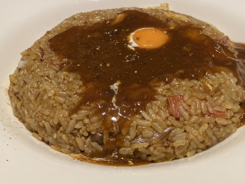 GOSHO 特製ライスカレー 卵黄をまぜて