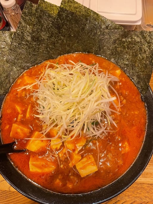 麻婆麺 鬼辛 辛いですが美味しいです 中本なら北極3倍ぐらい