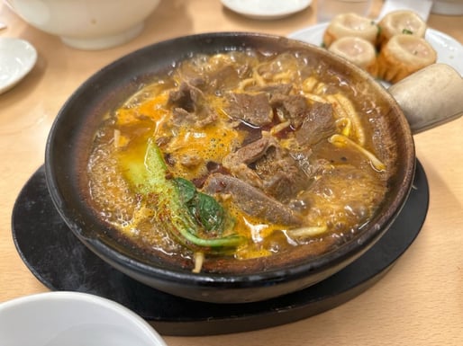 土鍋四川風麻辣牛肉麺