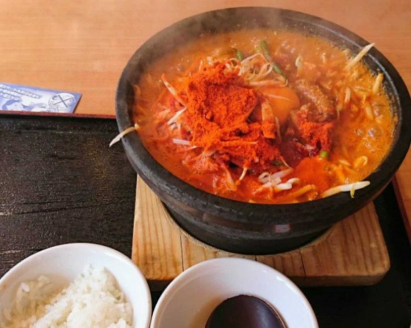 石焼きホルモンラーメン 猛辛