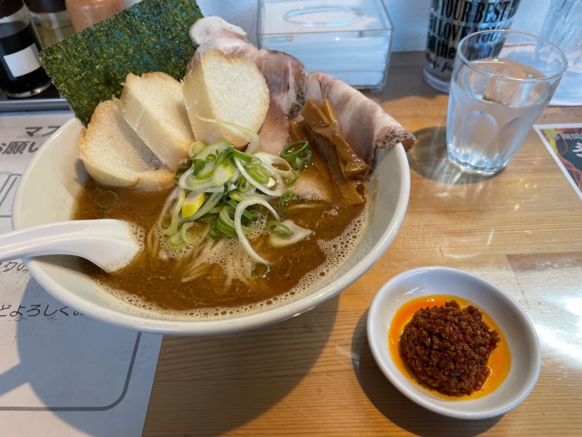 鰹節ラーメン＋赤玉（トッピング）