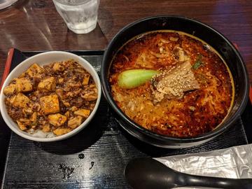 辛口担々麺＆ミニ四川麻婆豆腐丼 麻婆豆腐は4辛
