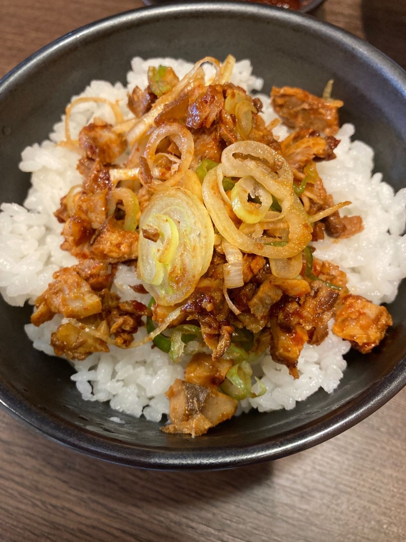 まかない丼  辛味ネギ肉