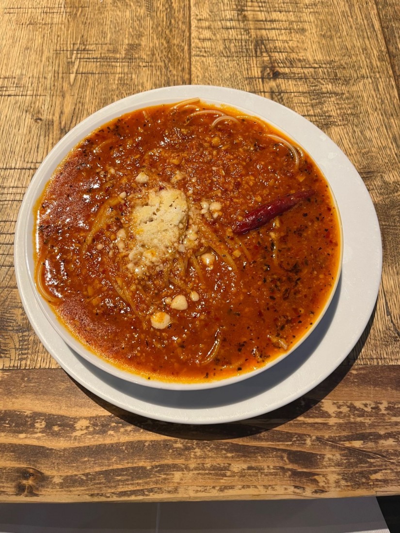 ニンニクとトマトと唐辛子のスパゲッティ 🌶️2、🧄2