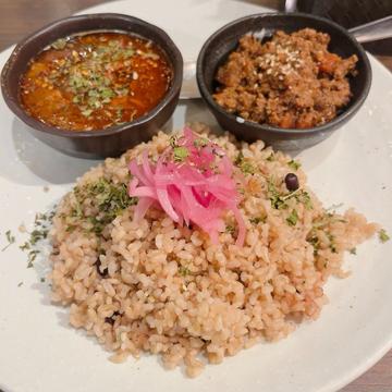 選べる！2種カレー（ポークビンダルー&有機ビーツ・紅芯大根の牛豚合挽キーマ）