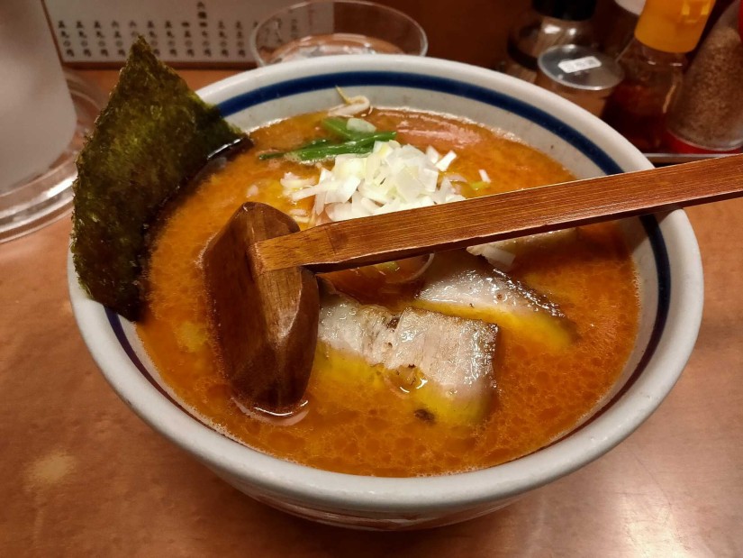 皮付き辛背脂入りらーめん 強