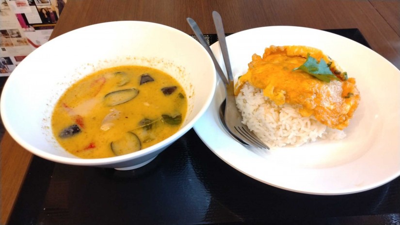 グリーンカレーとタイ風オムレツご飯セット