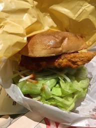 クレイジーホットチキンフィレバーガー