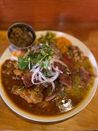 あいがけ 出汁キーマ×チキン＋ポークカツレツ