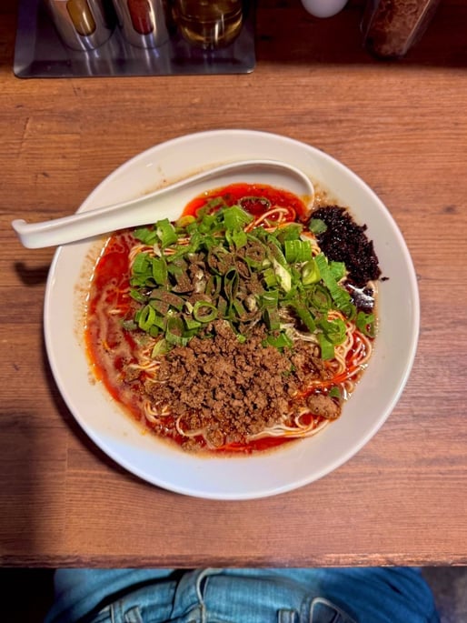 金ゴマ担々麺 辛さLEVEL5 / 痺れLEVEL3