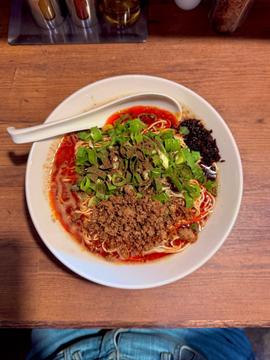 金ゴマ担々麺 辛さLEVEL5 / 痺れLEVEL3