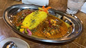 あいがけカレー(オリジナルカレーと4種のきのこカレー) ヤバ辛