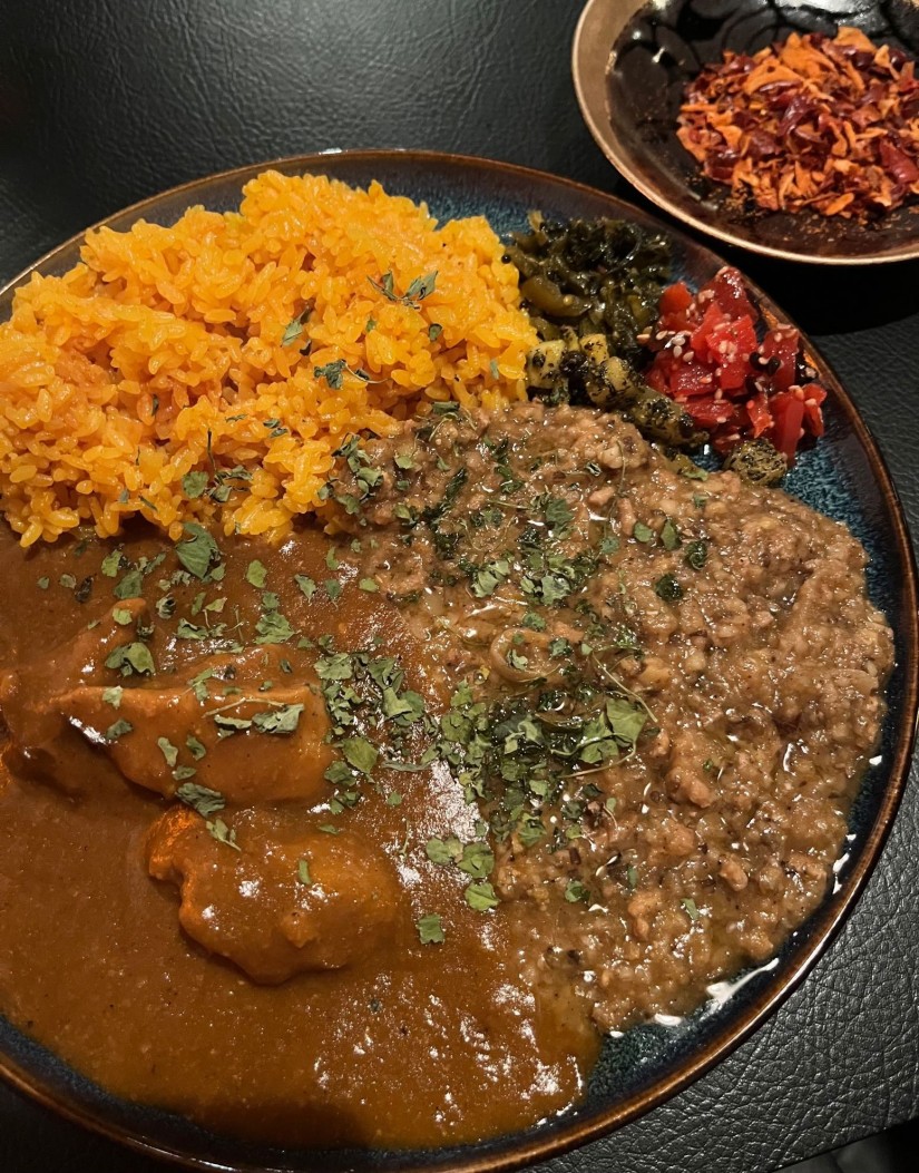 スモーキーチキンカレー ポークダルキーマカレー ２種盛り