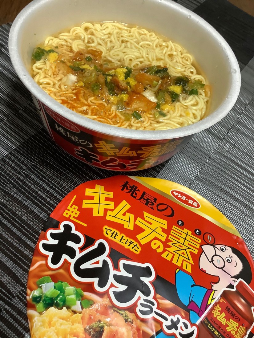 「桃屋のキムチの素」で仕上げた　キムチラーメン