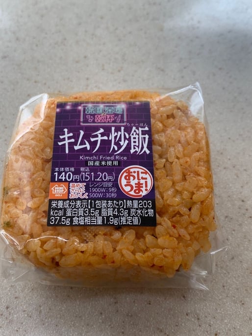 韓国酒場で乾杯 キムチ炒飯