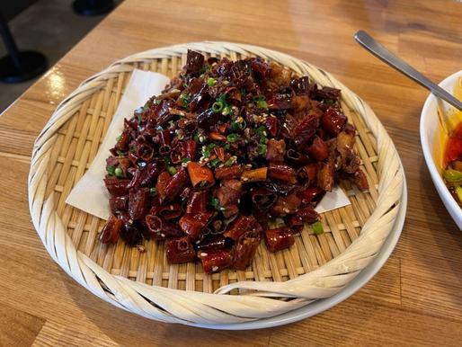 鶏肉の四川風ピリ辛 （辣子鶏）