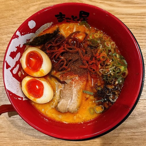 煮玉子赤辛牛白湯ラーメン 3激