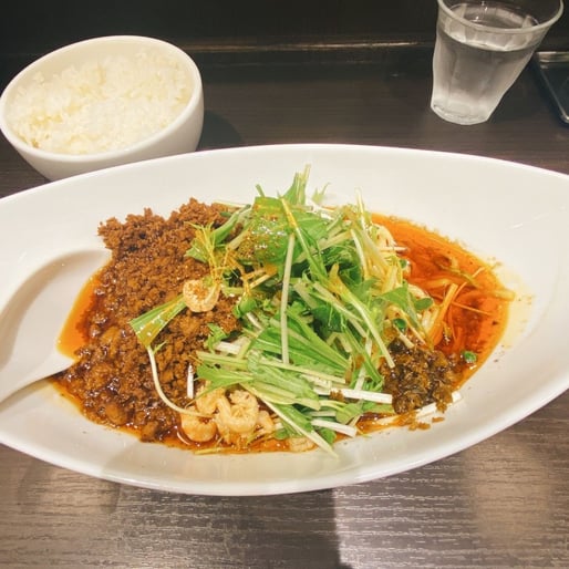 黒胡麻つゆ無し担担麺 辛さ6 痺れ1