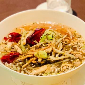 辛子菜漬けと細切り豚肉の辛味汁そば