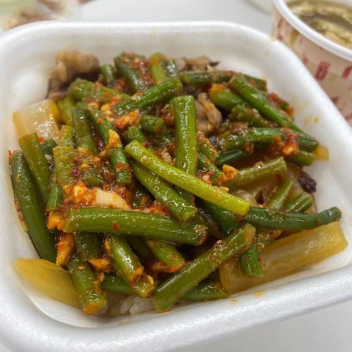 ニンニクの芽牛丼