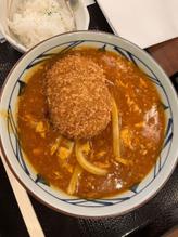 トマたまカレーうどん やみつきの辛さ