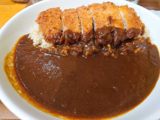 黒豚ロースカツカレー 中辛（普通）